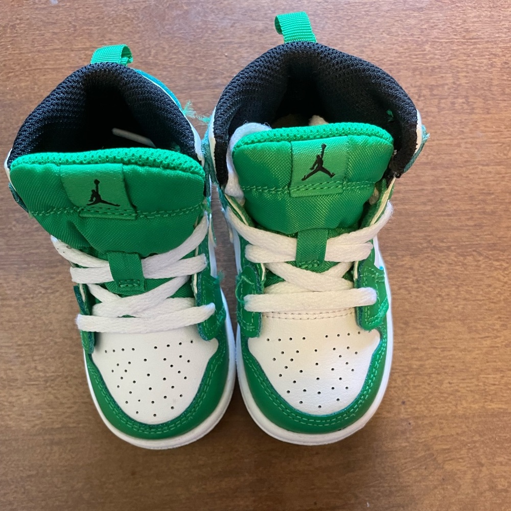 Nike  Jordan one mid lucky, green and white sneakers size 5C in great condition.